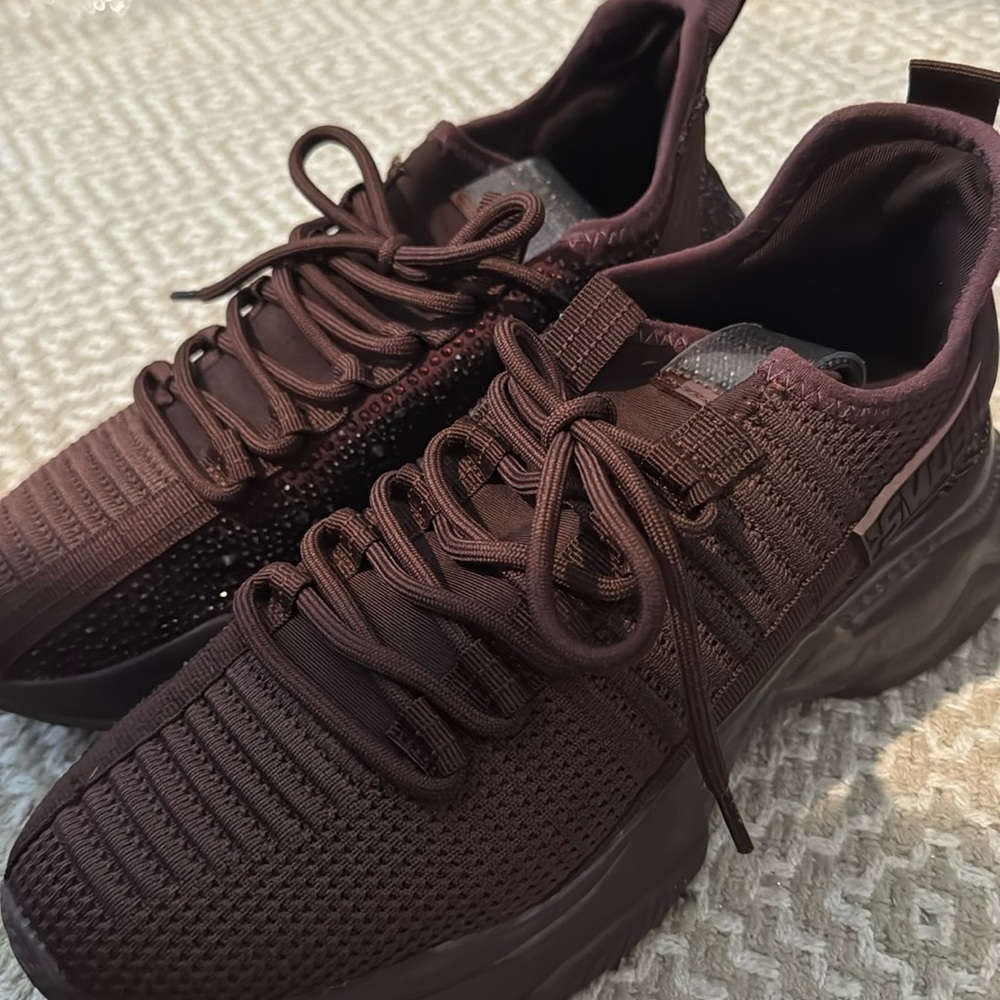 Dark purple Steve Madden sneaker